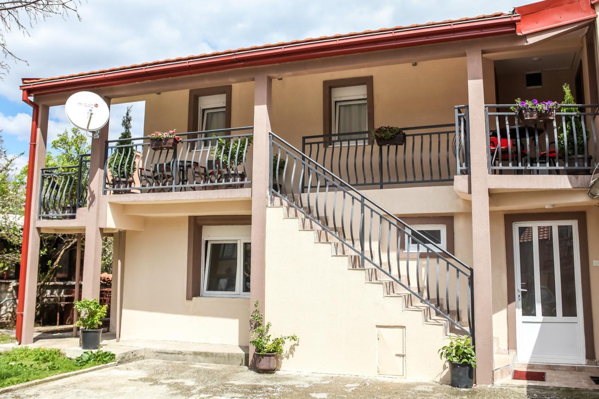 Apartman Kaca Цетине Екстериор снимка