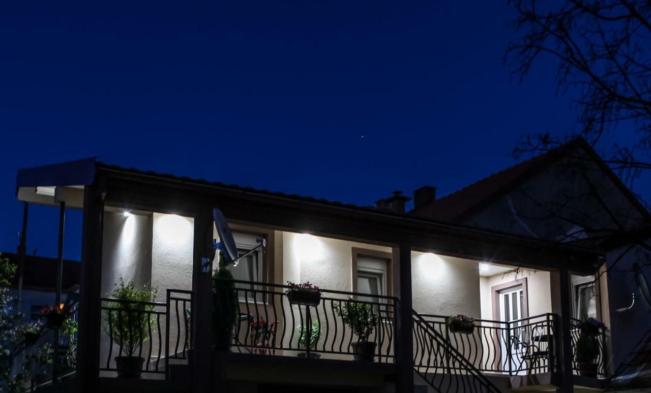 Apartman Kaca Цетине Екстериор снимка